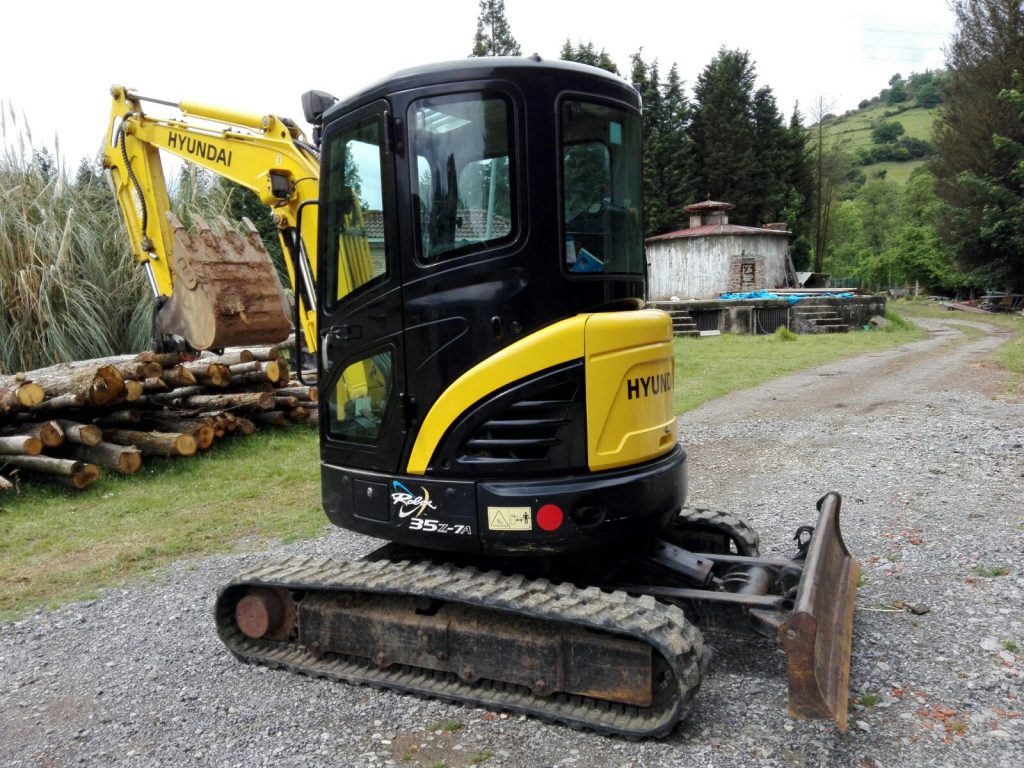 Miniexcavadora HYUNDAI R35Z-7A